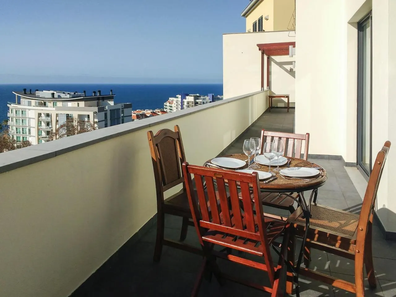 פונשל Two Bedroom Apartment With Balcony And Gorgeous View Over The Atlantic